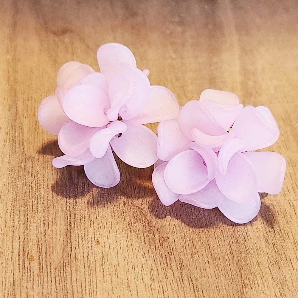 Frosted Lavender Pink Flower Petal Cluster Stud Earrings Floral Pom Pom‎ 1 Inch